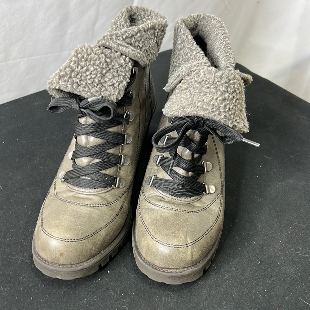 Day trip gray hiking boots